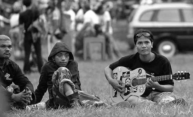 Fumes - Indo Vespa Community - photo by ALEJANDRO PLESCH