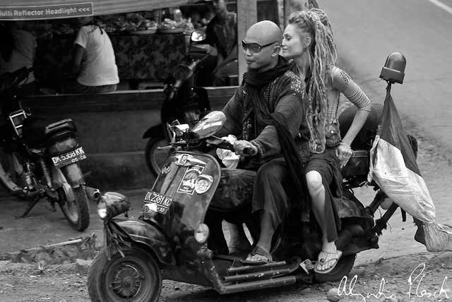 Fumes - Indo Vespa Community - photo by ALEJANDRO PLESCH