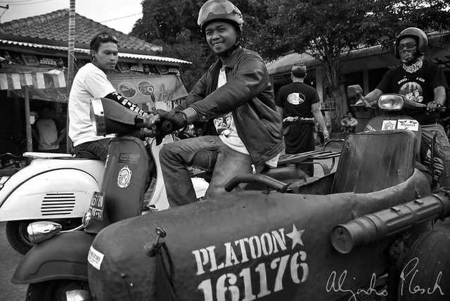 Fumes - Indo Vespa Community - photo by ALEJANDRO PLESCH
