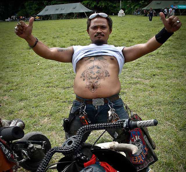 Fumes - Indo Vespa Community - photo by ALEJANDRO PLESCH
