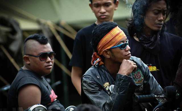 Fumes - Indo Vespa Community - photo by ALEJANDRO PLESCH