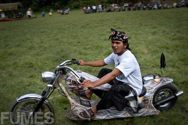 Fumes - Indo Vespa Community - photo by ALEJANDRO PLESCH