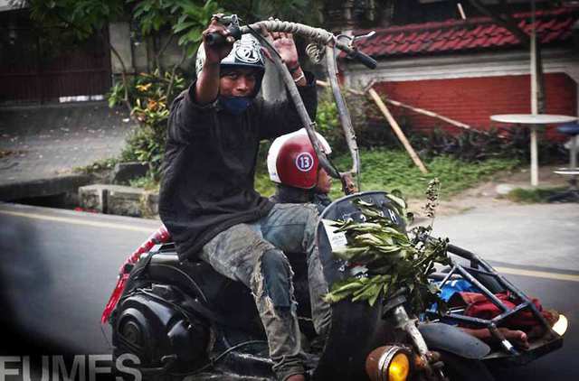 Fumes - Indo Vespa Community - photo by ALEJANDRO PLESCH