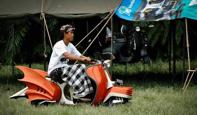 Fumes - Indo Vespa Community - photo by ALEJANDRO PLESCH