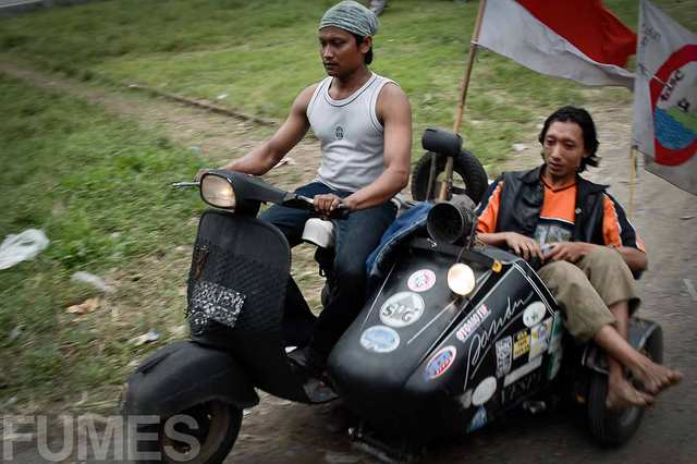 Fumes - Indo Vespa Community - photo by ALEJANDRO PLESCH
